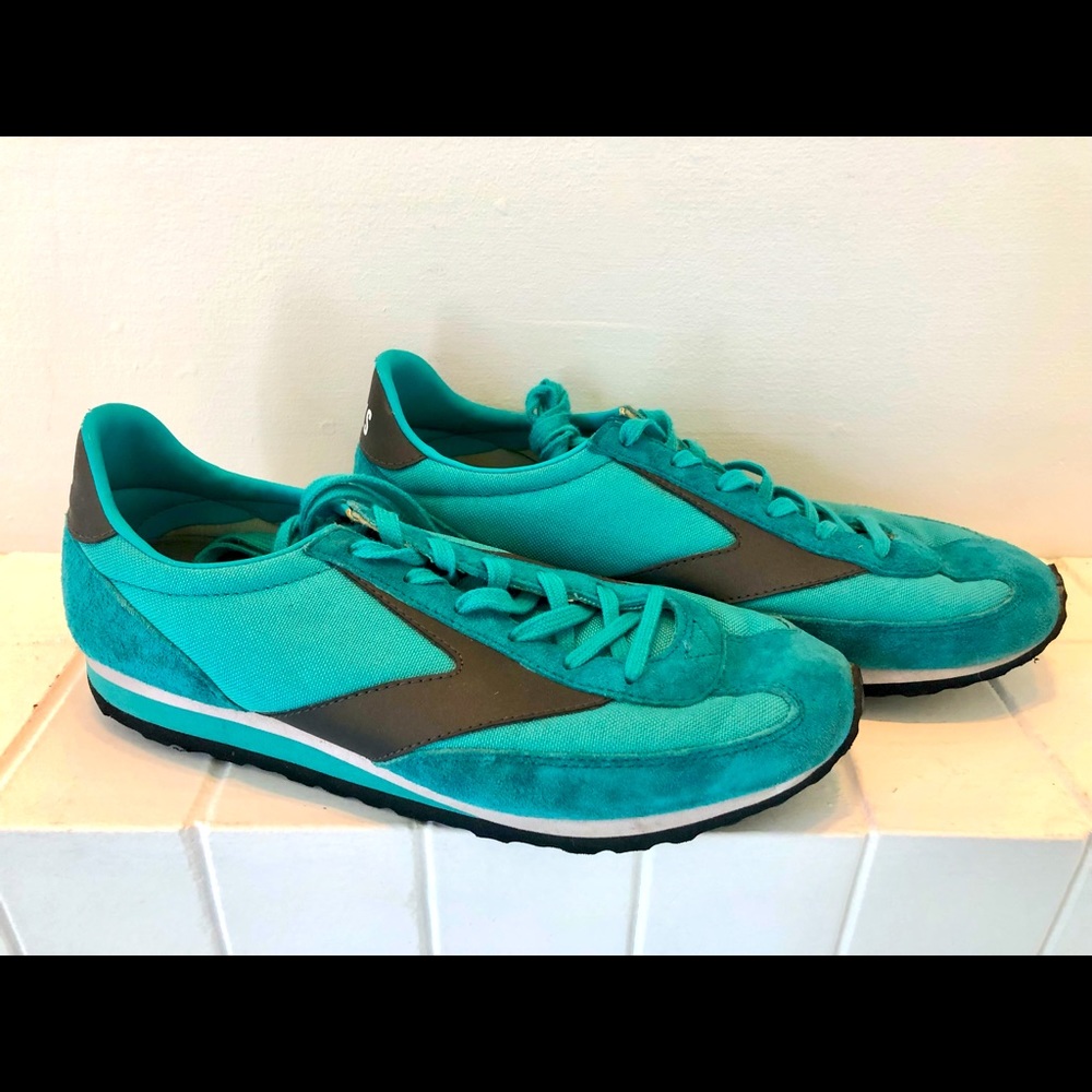 Brooks old school trainers. Rare find! Turq and graphite colorway -